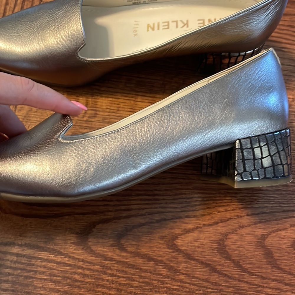 Anne Klein FLEX metallic AKKIMBRE low heel pump genuine leather snake heel 8.5M - Picture 8 of 15